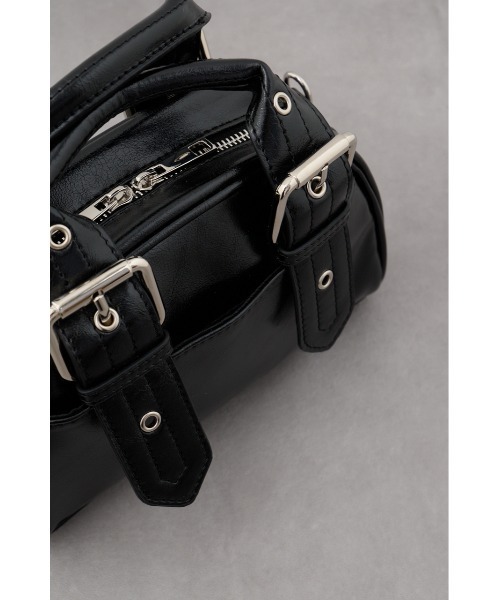 AZUL by moussy（アズールバイマウジー）の「バックルベルトハンドルバッグ（ショルダーバッグ・レディース・ブラック/レッド/アンティークシルバー・FREE）」の8枚目の写真