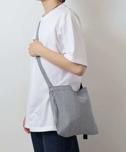 TRUSS（トラス）の「TRUSS ｷｬﾝﾊﾞｽﾐｭｾﾞｯﾄﾊﾞｯｸﾞ（ショルダーバッグ・レディース・ナチュラル/ストライプ/オリーブ・F）」の16枚目の写真