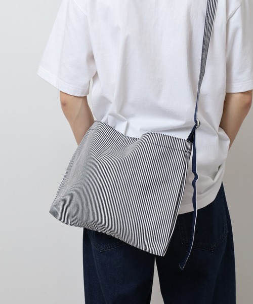 TRUSS（トラス）の「TRUSS ｷｬﾝﾊﾞｽﾐｭｾﾞｯﾄﾊﾞｯｸﾞ（ショルダーバッグ・レディース・ナチュラル/ストライプ/オリーブ・F）」の17枚目の写真