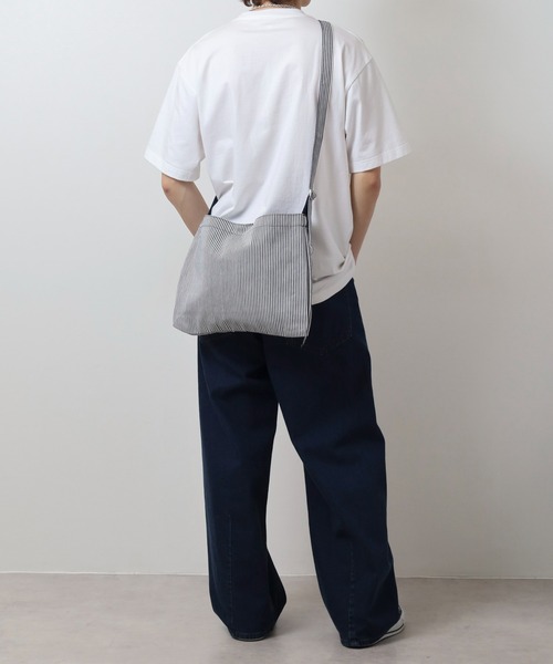TRUSS（トラス）の「TRUSS ｷｬﾝﾊﾞｽﾐｭｾﾞｯﾄﾊﾞｯｸﾞ（ショルダーバッグ・レディース・ナチュラル/ストライプ/オリーブ・F）」の18枚目の写真