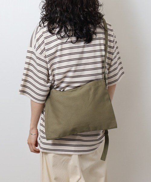 TRUSS（トラス）の「TRUSS ｷｬﾝﾊﾞｽﾐｭｾﾞｯﾄﾊﾞｯｸﾞ（ショルダーバッグ・レディース・ナチュラル/ストライプ/オリーブ・F）」の14枚目の写真
