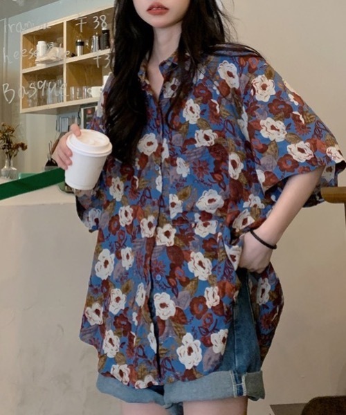 FUNdaysion(ファンデイション)の「総柄半袖シャツ(Tシャツ/カットソー・レディース・ブルー・M)」の4枚目の写真
