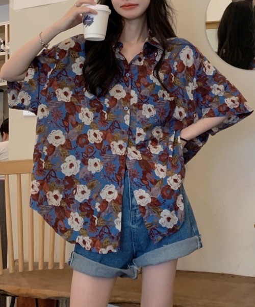 FUNdaysion(ファンデイション)の「総柄半袖シャツ(Tシャツ/カットソー・レディース・ブルー・M)」の2枚目の写真