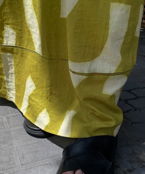 JOURNAL STANDARD(ジャーナルスタンダード)の「VISアサキカプリントワンピース(ワンピース・レディース・ブラック/マスタード・FREE)」の16枚目の写真