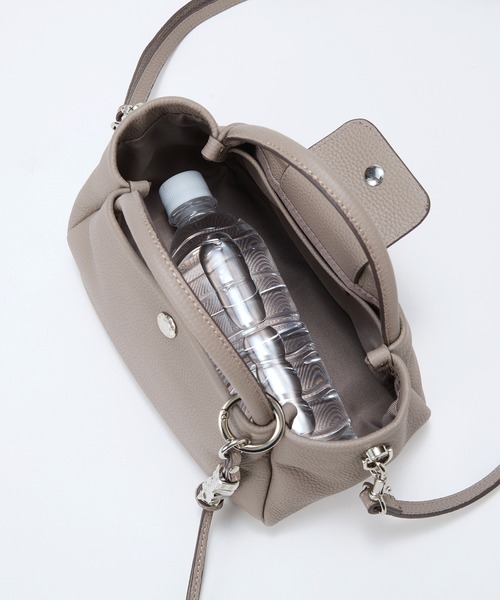 Breath TOPKAPI(ブレストプカピ)の「【Breath TOPKAPI】シュリンクレザー ショルダー付き ミニ トートバッグ / チャーム付き(ショルダーバッグ・レディース・オフホワイト/グレイッシュベージュ/ライトカーキ/ブラック・FREE)」の17枚目の写真