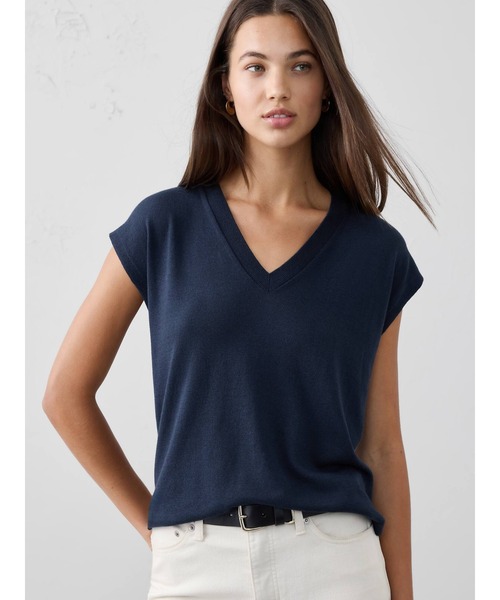 BANANA REPUBLIC FACTORY STORE(バナナリパブリック ファクトリーストア)の「BANANA REPUBLIC FACTORY STORE フォーエバー ラウンドヘム Vネックセーター(ニット/セーター・レディース・ホワイト/ブラック/ネイビー・L/M/S/XS)」の3枚目の写真