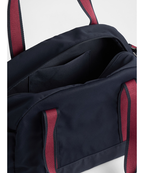 GAP（ギャップ）の「Athleticロゴ ダッフルバッグ (キッズ)（ショルダーバッグ・キッズ・ネイビー・ONE SIZE）」の6枚目の写真