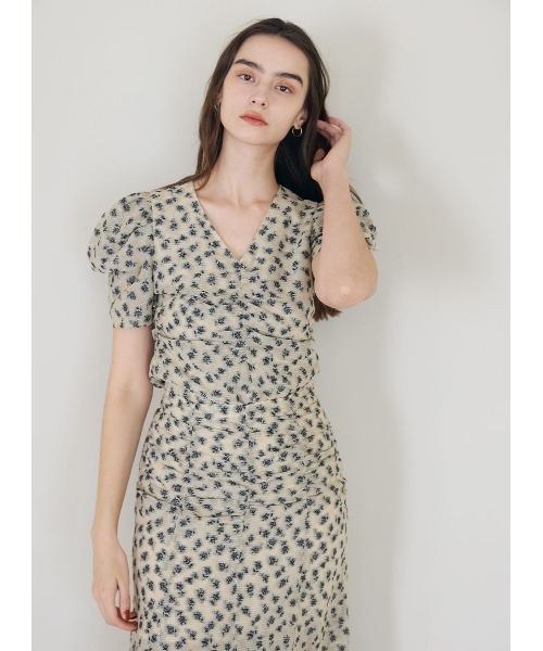 COEL（コエル）の「小花柄ジャガードブラウス（シャツ/ブラウス・レディース・ベージュ/ブラック・FREE）」の10枚目の写真