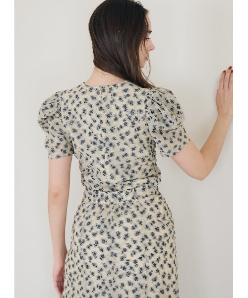 COEL（コエル）の「小花柄ジャガードブラウス（シャツ/ブラウス・レディース・ベージュ/ブラック・FREE）」の11枚目の写真