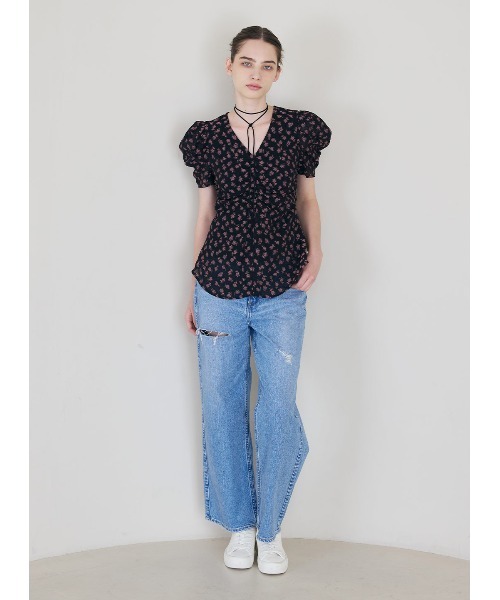 COEL（コエル）の「小花柄ジャガードブラウス（シャツ/ブラウス・レディース・ベージュ/ブラック・FREE）」の5枚目の写真