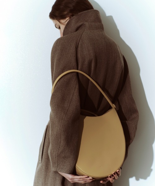 ADAM ET ROPE'(アダムエロペ)の「【PFT】Tamago Medium バッグ(ショルダーバッグ・レディース・キャメル/ブラウン/ホワイト・FREE)」の3枚目の写真