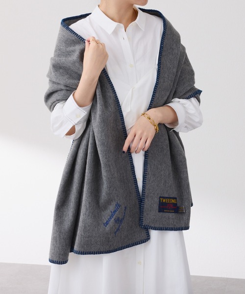 TWEED MILL（ツイードミル）の「TWEEDMILL/PAPILLONNER別注ストール（ストール/ショール・レディース・オフホワイト/ライトグレー/ブラウン・FREE）」の3枚目の写真
