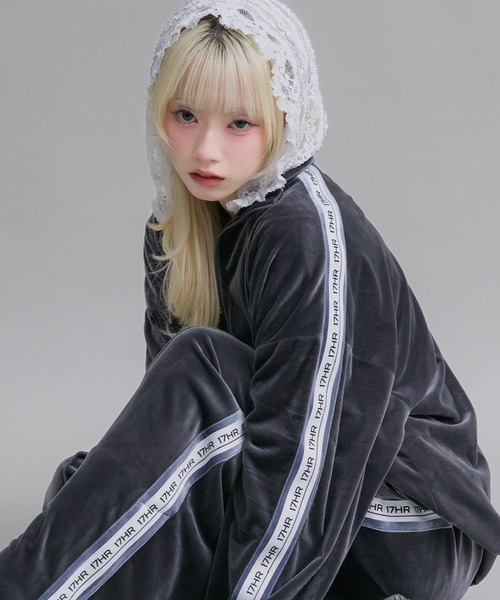 17HR（セブンティーンアワーズ）の「【ユニセックス】ベロアトラックジャケット(セットアップ可)（ジャージ・レディース・チャコールグレー・FREE）」の16枚目の写真