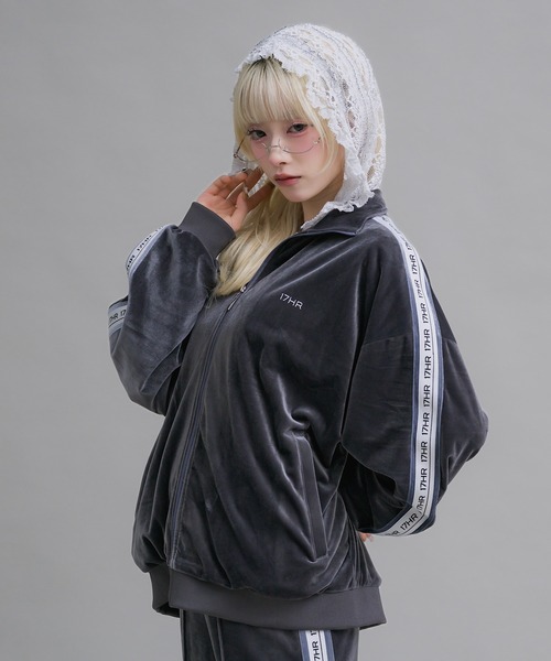 17HR（セブンティーンアワーズ）の「【ユニセックス】ベロアトラックジャケット(セットアップ可)（ジャージ・レディース・チャコールグレー・FREE）」の22枚目の写真