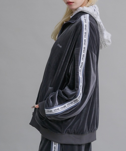 17HR（セブンティーンアワーズ）の「【ユニセックス】ベロアトラックジャケット(セットアップ可)（ジャージ・レディース・チャコールグレー・FREE）」の20枚目の写真