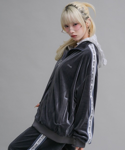 17HR（セブンティーンアワーズ）の「【ユニセックス】ベロアトラックジャケット(セットアップ可)（ジャージ・レディース・チャコールグレー・FREE）」の11枚目の写真