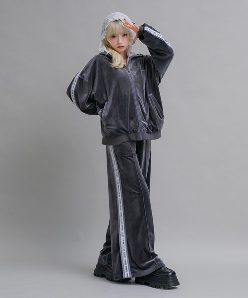 17HR（セブンティーンアワーズ）の「【ユニセックス】ベロアトラックジャケット(セットアップ可)（ジャージ・レディース・チャコールグレー・FREE）」の5枚目の写真