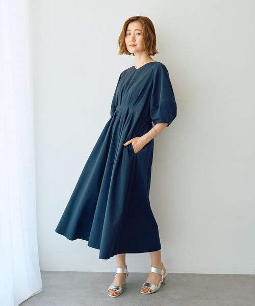 YECCA VECCA（イェッカヴェッカ）の「【UVカット/接触冷感】ボリュームスリーブタックワンピース（ワンピース・レディース・ネイビー/ライトグレー・FREE）」の5枚目の写真