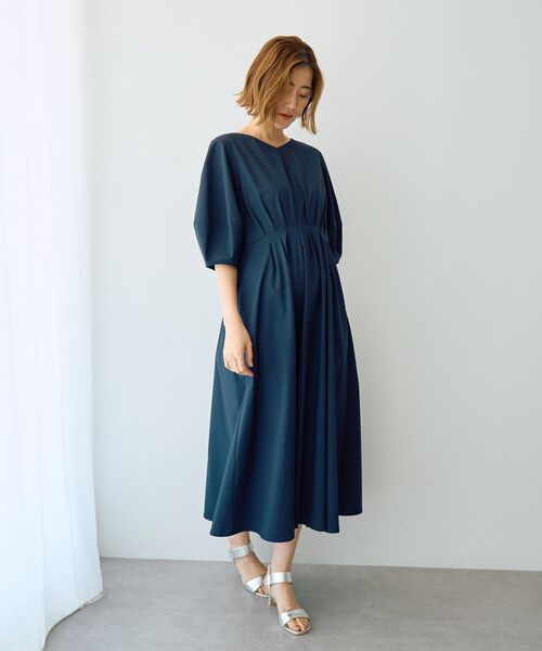 YECCA VECCA（イェッカヴェッカ）の「【UVカット/接触冷感】ボリュームスリーブタックワンピース（ワンピース・レディース・ネイビー/ライトグレー・FREE）」の6枚目の写真