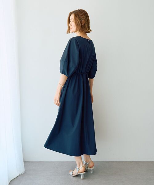 YECCA VECCA（イェッカヴェッカ）の「【UVカット/接触冷感】ボリュームスリーブタックワンピース（ワンピース・レディース・ネイビー/ライトグレー・FREE）」の8枚目の写真