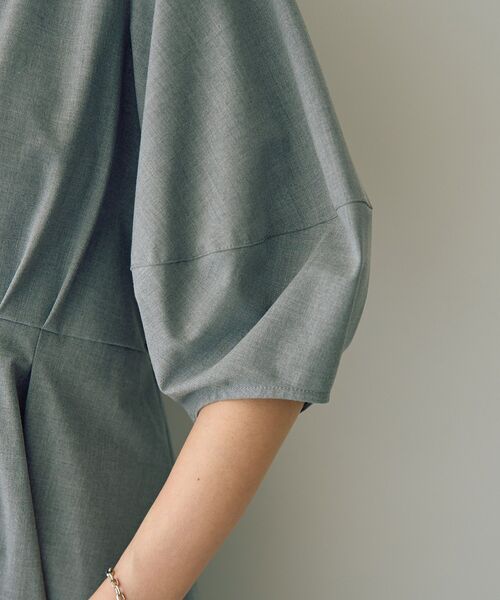 YECCA VECCA（イェッカヴェッカ）の「【UVカット/接触冷感】ボリュームスリーブタックワンピース（ワンピース・レディース・ネイビー/ライトグレー・FREE）」の13枚目の写真