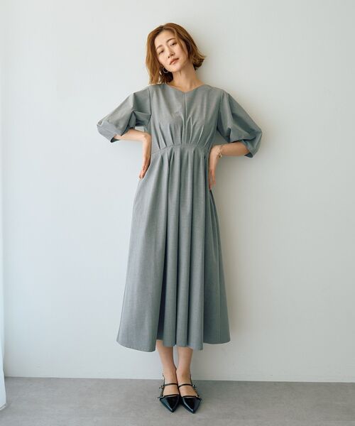 YECCA VECCA（イェッカヴェッカ）の「【UVカット/接触冷感】ボリュームスリーブタックワンピース（ワンピース・レディース・ネイビー/ライトグレー・FREE）」の16枚目の写真