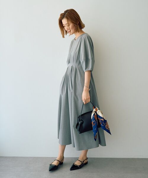 YECCA VECCA（イェッカヴェッカ）の「【UVカット/接触冷感】ボリュームスリーブタックワンピース（ワンピース・レディース・ネイビー/ライトグレー・FREE）」の17枚目の写真