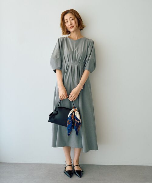 YECCA VECCA（イェッカヴェッカ）の「【UVカット/接触冷感】ボリュームスリーブタックワンピース（ワンピース・レディース・ネイビー/ライトグレー・FREE）」の18枚目の写真