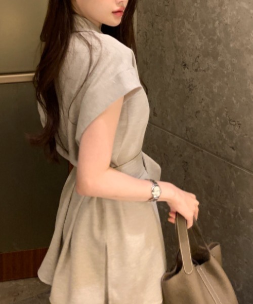 Aelina(エリナ)の「ベルト付きボタンダウンセットアップ(セットアップ・レディース・ベージュ/ホワイト/ブラック/ライトパープル/ネイビー・F)」の17枚目の写真