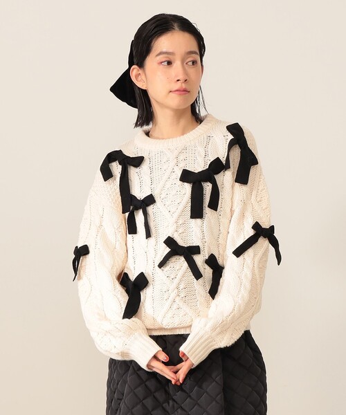 CAROLINA GLASER（カロリナ グレイサー）の「リボン ケーブルニット プルオーバー（ニット/セーター・レディース・オフホワイト/サックスブルー・ONE SIZE）」の15枚目の写真