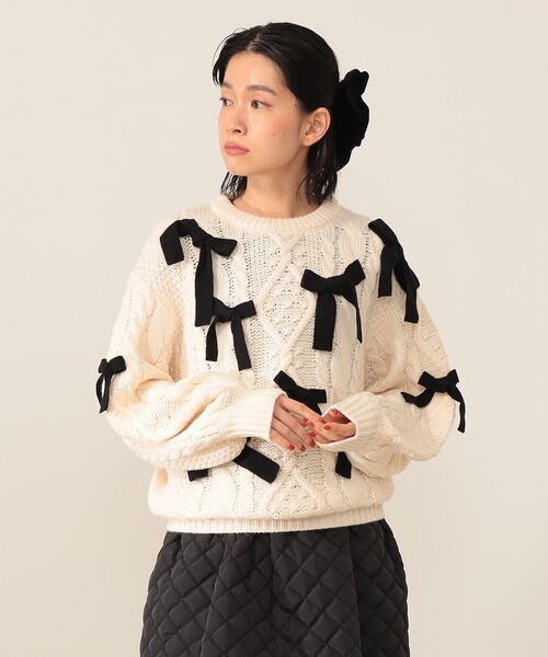 リボン ケーブルニット プルオーバー（ニット/セーター）｜CAROLINA