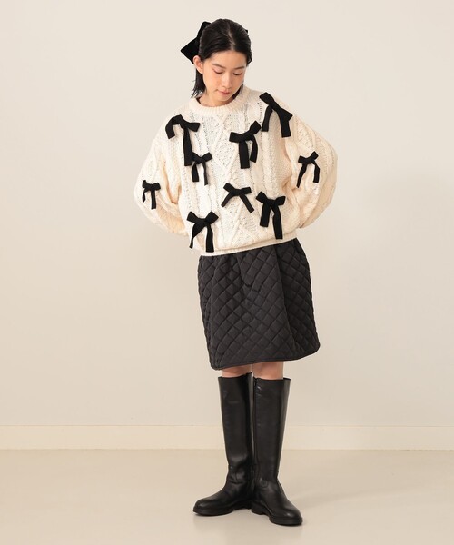 CAROLINA GLASER（カロリナ グレイサー）の「リボン ケーブルニット プルオーバー（ニット/セーター・レディース・オフホワイト/サックスブルー・ONE SIZE）」の7枚目の写真