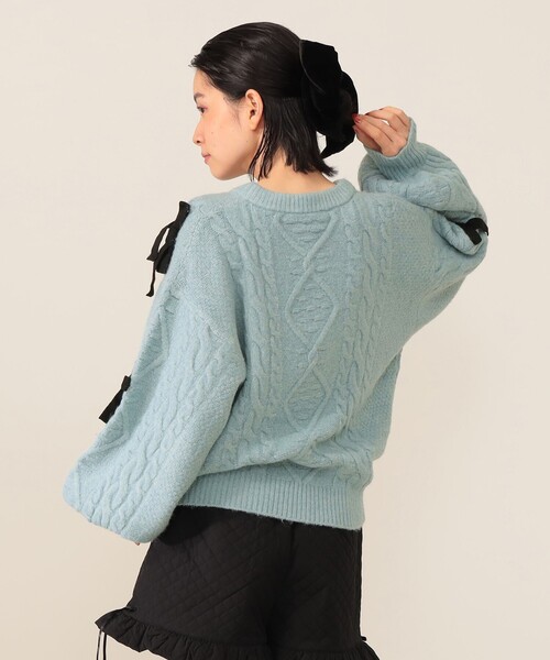 CAROLINA GLASER（カロリナ グレイサー）の「リボン ケーブルニット プルオーバー（ニット/セーター・レディース・オフホワイト/サックスブルー・ONE SIZE）」の10枚目の写真