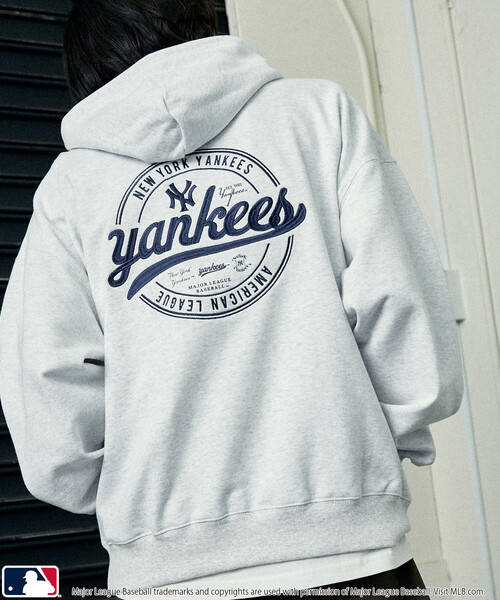 MLB(メジャーリーグベースボール)の「MLB/メジャーリーグベースボール 別注 SWEAT CIRCLE LOGO HOODIE/裏起毛サークルロゴパーカー(限定展開)(パーカー・メンズ・ブラック/アッシュグレー/ブラウン・SMALL/MEDIUM/LARGE)」の4枚目の写真