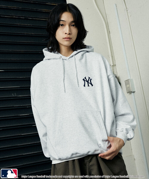 MLB(メジャーリーグベースボール)の「MLB/メジャーリーグベースボール 別注 SWEAT CIRCLE LOGO HOODIE/裏起毛サークルロゴパーカー(限定展開)(パーカー・メンズ・ブラック/アッシュグレー/ブラウン・SMALL/MEDIUM/LARGE)」の8枚目の写真