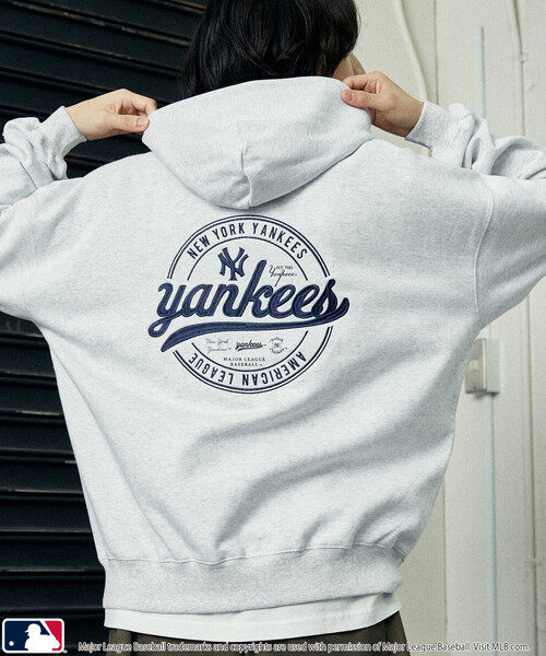 MLB(メジャーリーグベースボール)の「MLB/メジャーリーグベースボール 別注 SWEAT CIRCLE LOGO HOODIE/裏起毛サークルロゴパーカー(限定展開)(パーカー・メンズ・ブラック/アッシュグレー/ブラウン・SMALL/MEDIUM/LARGE)」の10枚目の写真