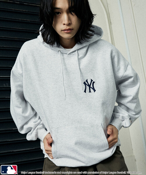MLB(メジャーリーグベースボール)の「MLB/メジャーリーグベースボール 別注 SWEAT CIRCLE LOGO HOODIE/裏起毛サークルロゴパーカー(限定展開)(パーカー・メンズ・ブラック/アッシュグレー/ブラウン・SMALL/MEDIUM/LARGE)」の15枚目の写真