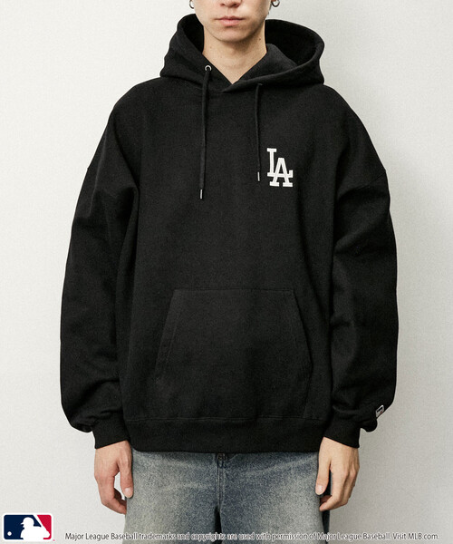 MLB(メジャーリーグベースボール)の「MLB/メジャーリーグベースボール 別注 SWEAT CIRCLE LOGO HOODIE/裏起毛サークルロゴパーカー(限定展開)(パーカー・メンズ・ブラック/アッシュグレー/ブラウン・SMALL/MEDIUM/LARGE)」の17枚目の写真