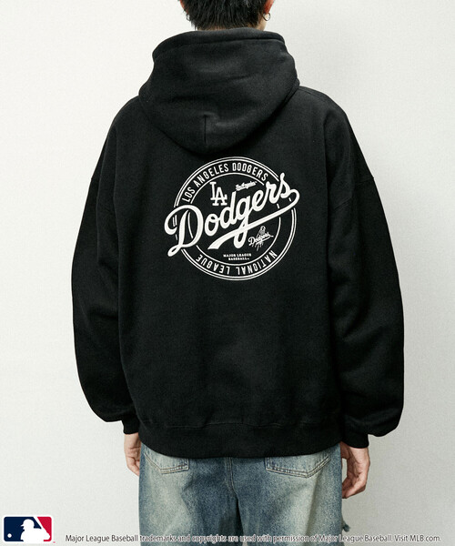 MLB(メジャーリーグベースボール)の「MLB/メジャーリーグベースボール 別注 SWEAT CIRCLE LOGO HOODIE/裏起毛サークルロゴパーカー(限定展開)(パーカー・メンズ・ブラック/アッシュグレー/ブラウン・SMALL/MEDIUM/LARGE)」の19枚目の写真