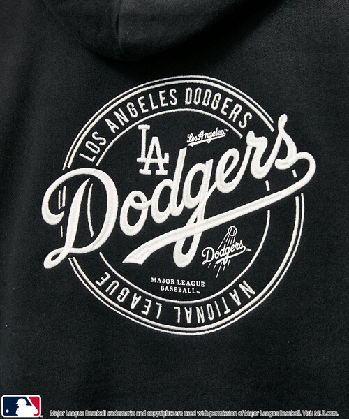 MLB(メジャーリーグベースボール)の「MLB/メジャーリーグベースボール 別注 SWEAT CIRCLE LOGO HOODIE/裏起毛サークルロゴパーカー(限定展開)(パーカー・メンズ・ブラック/アッシュグレー/ブラウン・SMALL/MEDIUM/LARGE)」の20枚目の写真