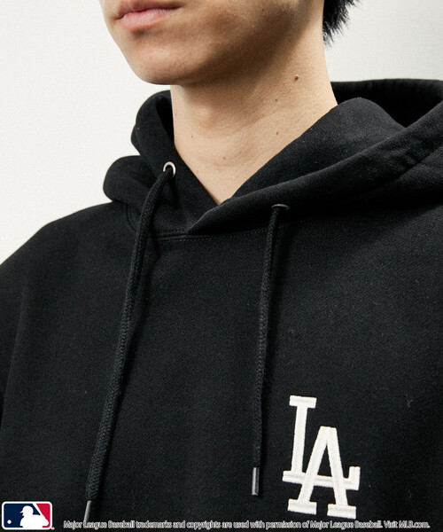 MLB(メジャーリーグベースボール)の「MLB/メジャーリーグベースボール 別注 SWEAT CIRCLE LOGO HOODIE/裏起毛サークルロゴパーカー(限定展開)(パーカー・メンズ・ブラック/アッシュグレー/ブラウン・SMALL/MEDIUM/LARGE)」の21枚目の写真