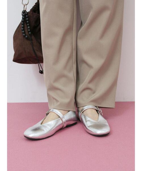 Samansa Mos2 blue(サマンサモスモスブルー)の「Vカットメリージェーン(ドレスシューズ・レディース・ブラック/モカ/シルバー・M/L)」の3枚目の写真