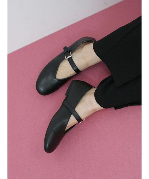 Samansa Mos2 blue(サマンサモスモスブルー)の「Vカットメリージェーン(ドレスシューズ・レディース・ブラック/モカ/シルバー・M/L)」の2枚目の写真