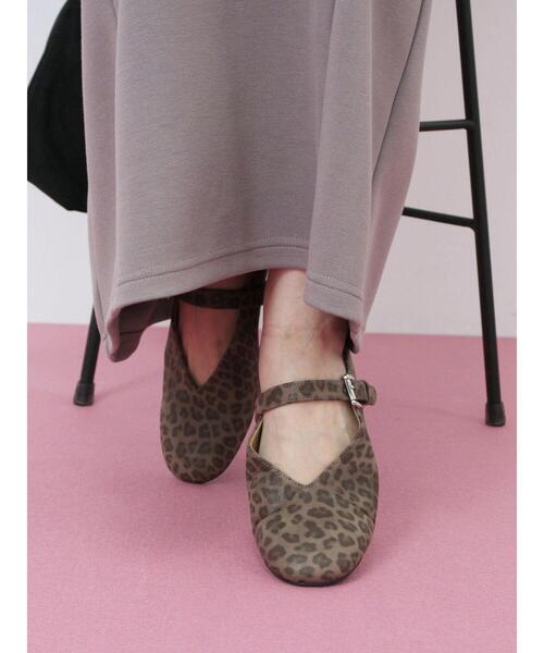 Samansa Mos2 blue(サマンサモスモスブルー)の「Vカットメリージェーン(ドレスシューズ・レディース・ブラック/モカ/シルバー・M/L)」の1枚目の写真