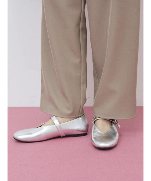 Samansa Mos2 blue(サマンサモスモスブルー)の「Vカットメリージェーン(ドレスシューズ・レディース・ブラック/モカ/シルバー・M/L)」の4枚目の写真