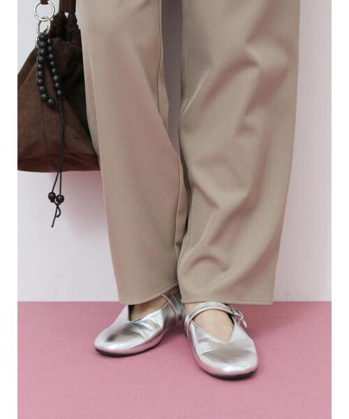 Samansa Mos2 blue(サマンサモスモスブルー)の「Vカットメリージェーン(ドレスシューズ・レディース・ブラック/モカ/シルバー・M/L)」の6枚目の写真