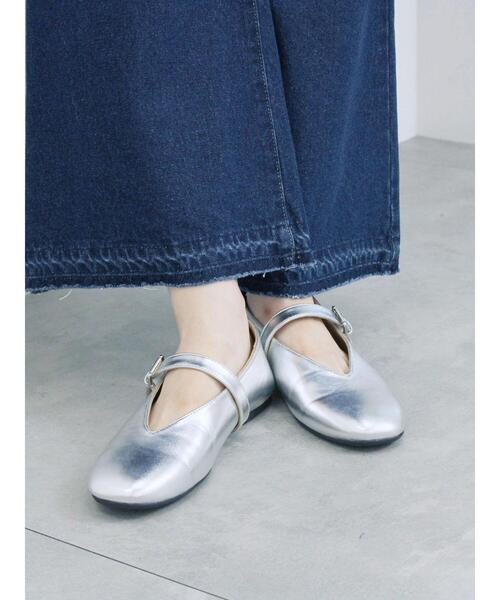 Samansa Mos2 blue(サマンサモスモスブルー)の「Vカットメリージェーン(ドレスシューズ・レディース・ブラック/モカ/シルバー・M/L)」の13枚目の写真