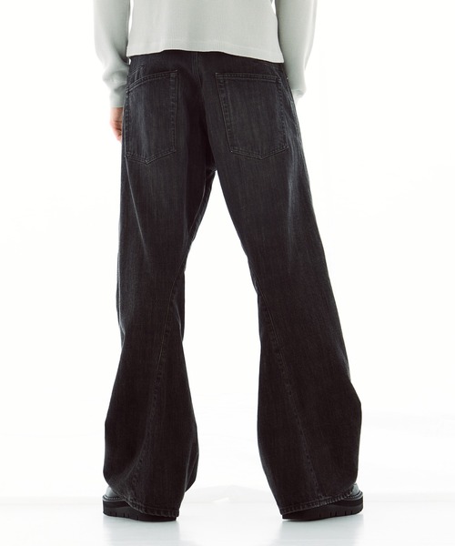 NVRFRGT（ネヴァーフォーゲット）の「別注 3D TWISTED  WIDELEG JEANS（デニムパンツ・メンズ・ブラック・2/1/3）」の5枚目の写真