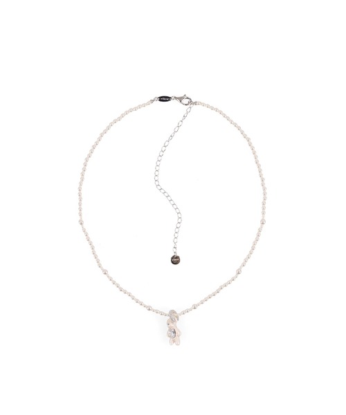 YVMIN(イヴミン)の「MINI BEAR PEARL GRADIENT COLOR NECKLACE(ネックレス・レディース・ホワイト・OS)」の1枚目の写真