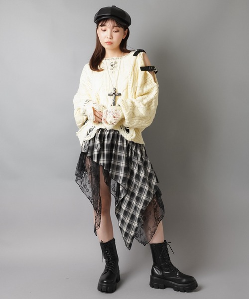 SPINNS（スピンズ）の「ベルトストラップが主役☆ダメージ加工ワンショルニット（ニット/セーター・レディース・ブラック/アイボリー/カーキ/ワイン・ONESIZE）」の11枚目の写真